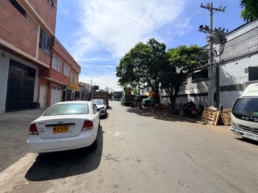 VENTA  DE BODEGA CON OFICINAS EN CALI CENTRAL BARRIO EL TRONCAL