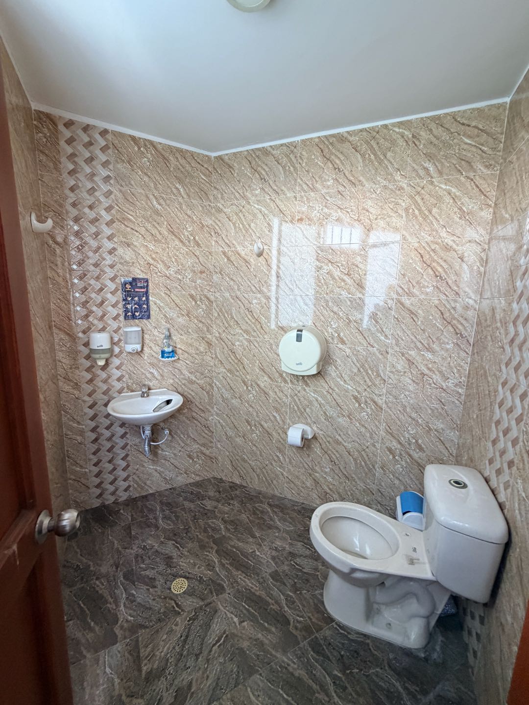 VENTA  DE BODEGA CON OFICINAS EN CALI CENTRAL BARRIO EL TRONCAL