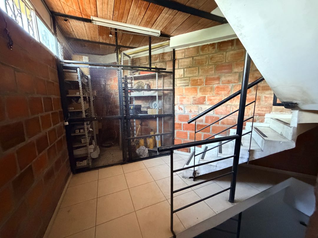 VENTA  DE BODEGA CON OFICINAS EN CALI CENTRAL BARRIO EL TRONCAL