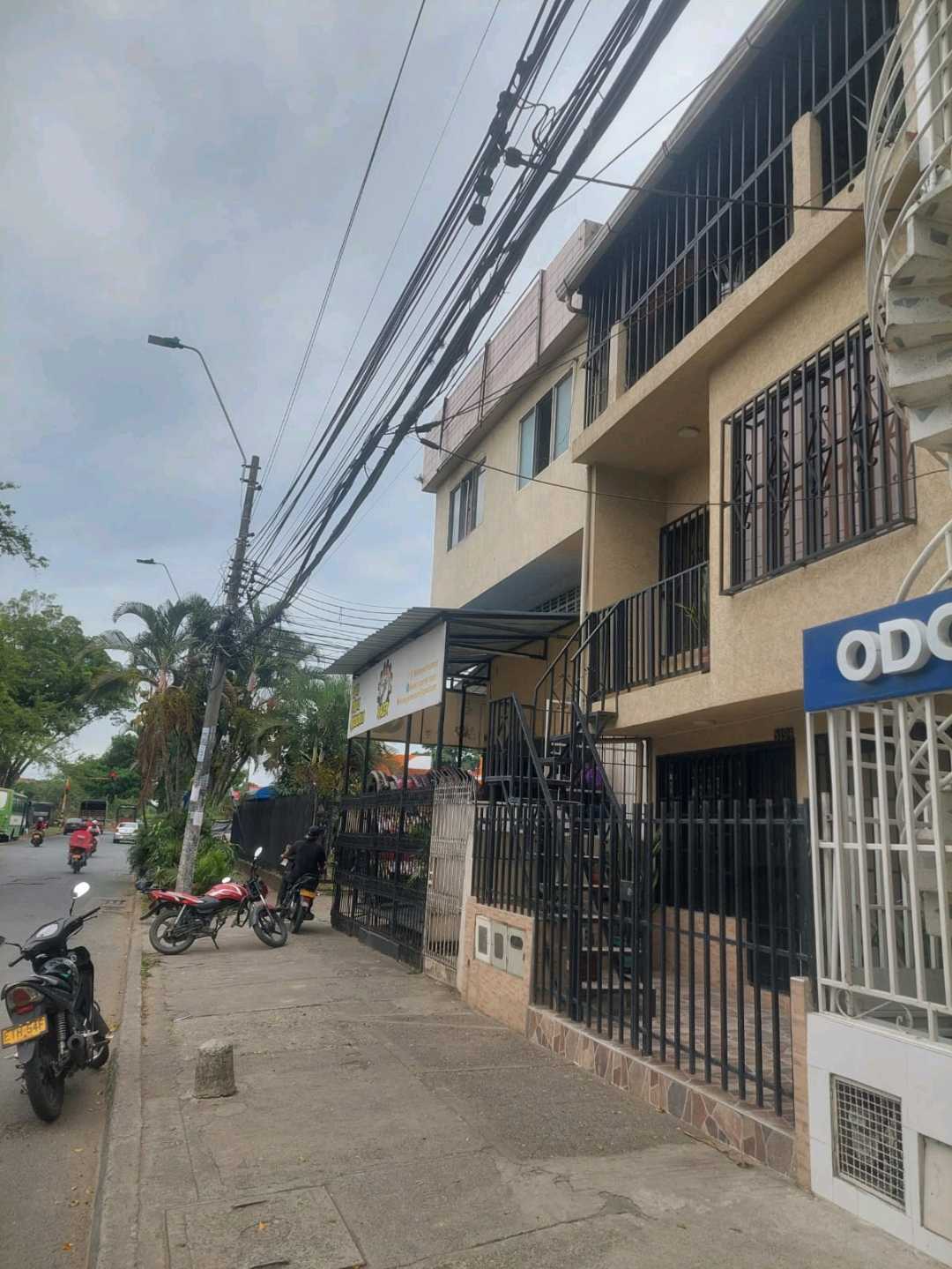 VENTA DE CASA COMERCIAL EN CIUDAD CORDOBA-PISOS INDEPENDIENTES-AL DIA