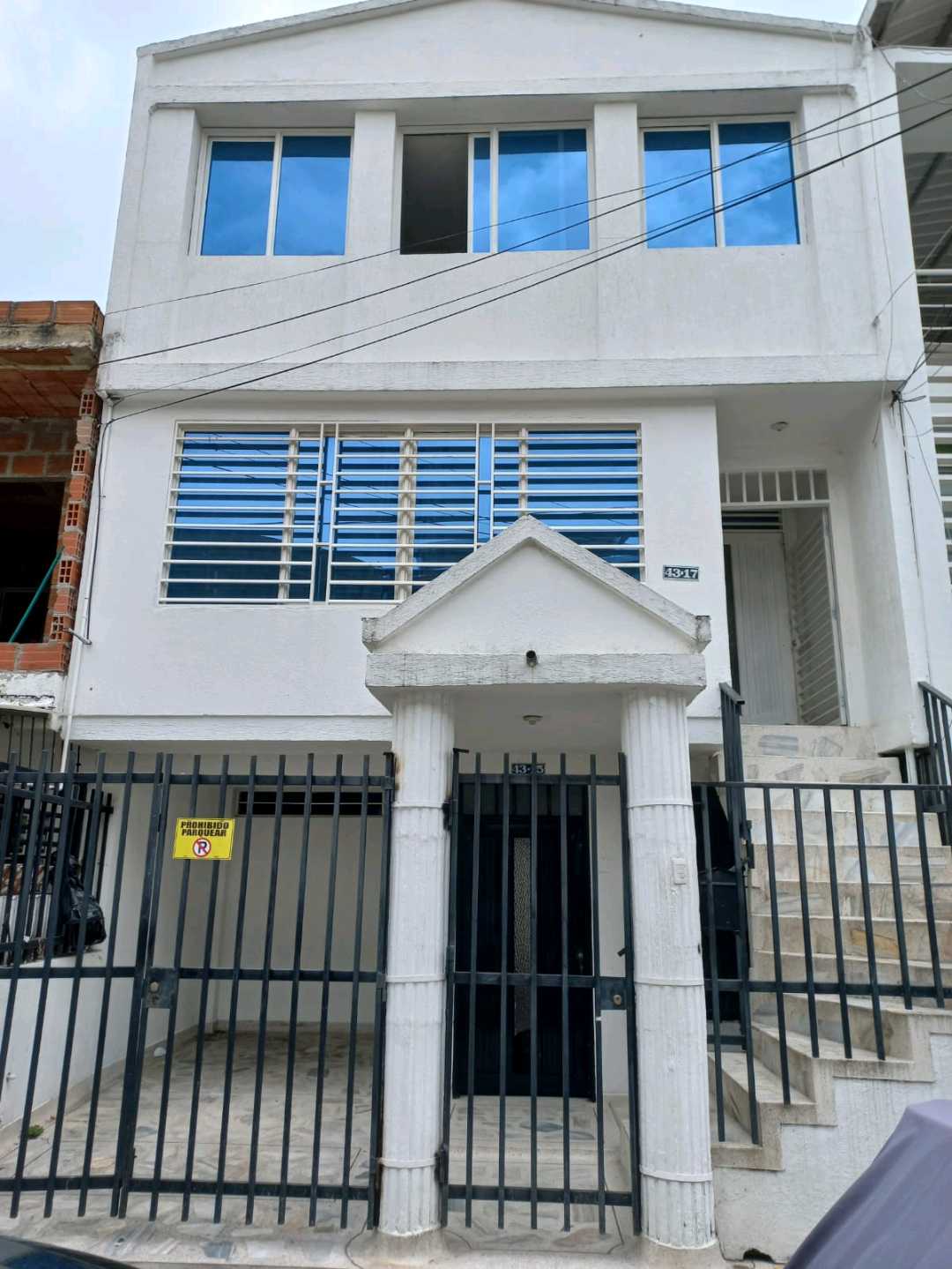 VENTA DE CASA EN EL CANEY DE 3 PISOS INDEPENDIENTES