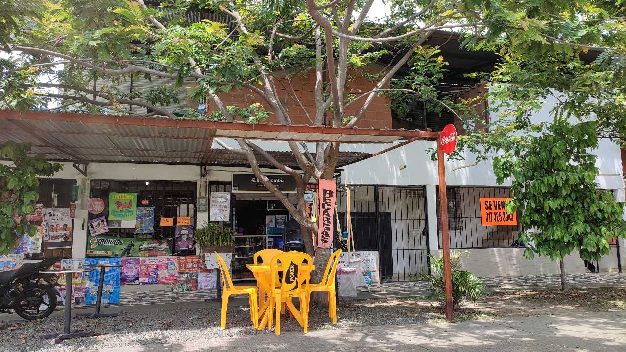 VENTA - CASA ESQUINERA COMERCIAL - LAS FLORES - JAMUNDI - AL DIA