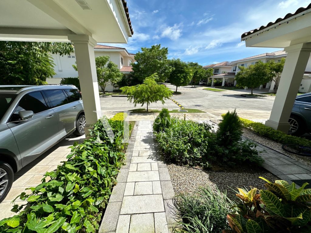 VENTA DE CASA THE GROVE SANTA MARÍA