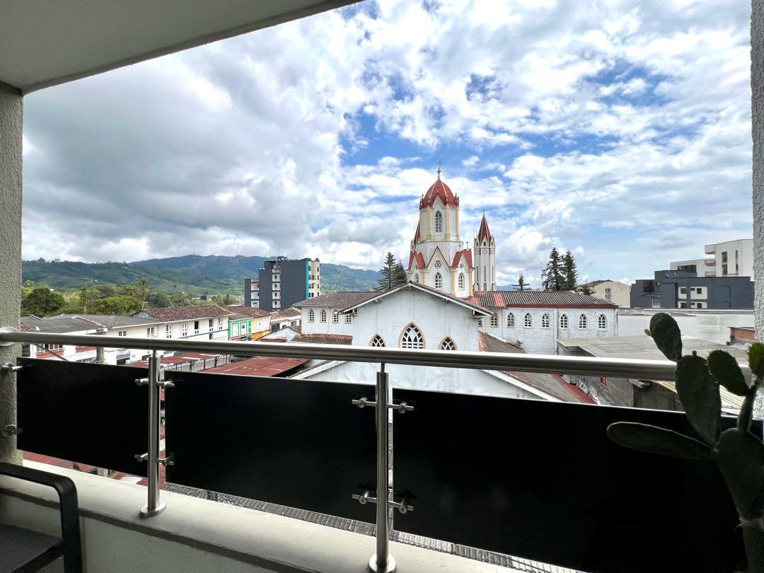 VENTA APARTAMENTO 101M2 A UNA CUADRA DEL PARQUE EN SANTA ROSA DE CABAL