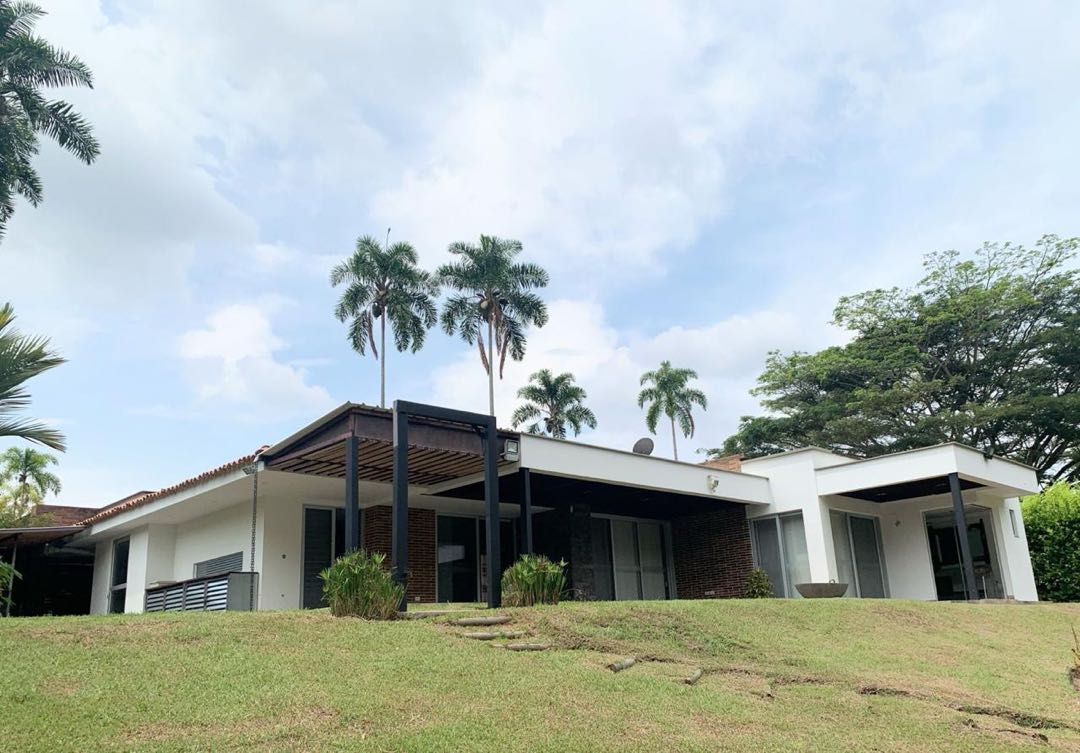 VENTA HERMOSA CASA CAMPESTRE 400 MTS2 EN CERRITOS PEREIRA