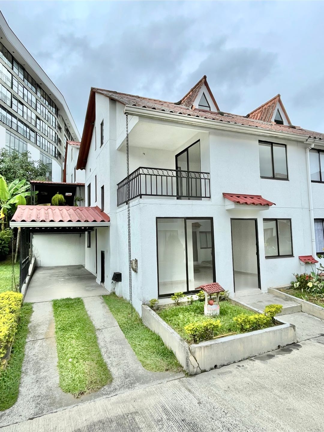 VENTA HERMOSA CASA ESQUINERA CONJUNTO CERRADO PEREIRA