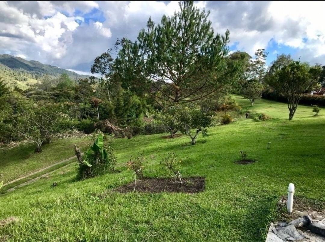 Venta lote con casa El Retiro Antioquia