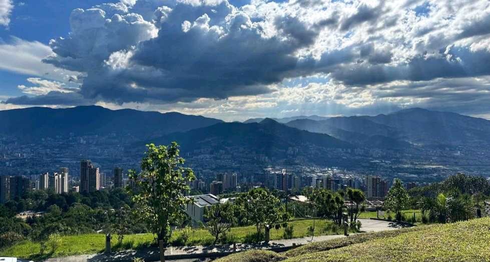 Venta Lote Con Vista Los Balsos El Poblado Medellín