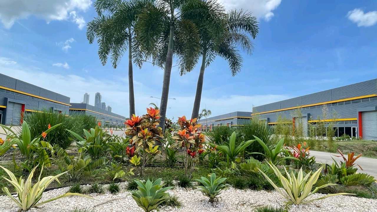 VENTA OFIBODEGA  439 MT2 FRENTE A SANTA MARIA COUTRY CLUB JUAN DIAZ LT