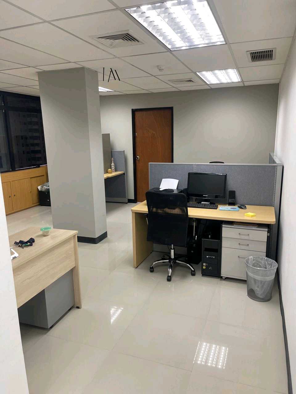 Venta Oficina Centro Profesional los Samanes KC