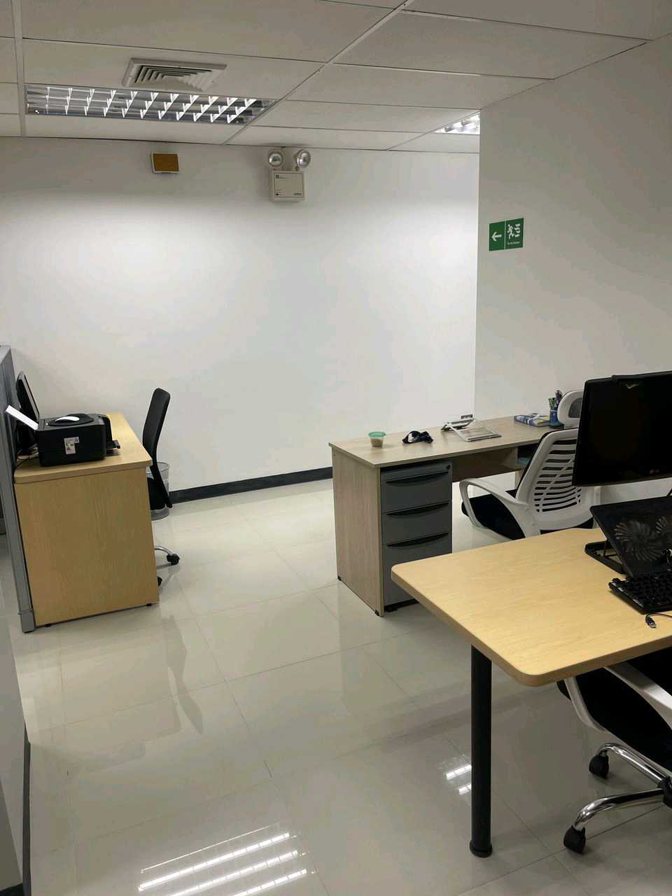Venta Oficina Centro Profesional los Samanes KC