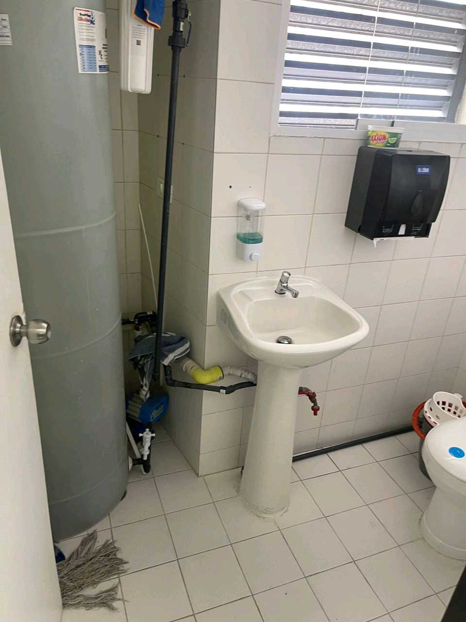 Venta Oficina Centro Profesional los Samanes KC