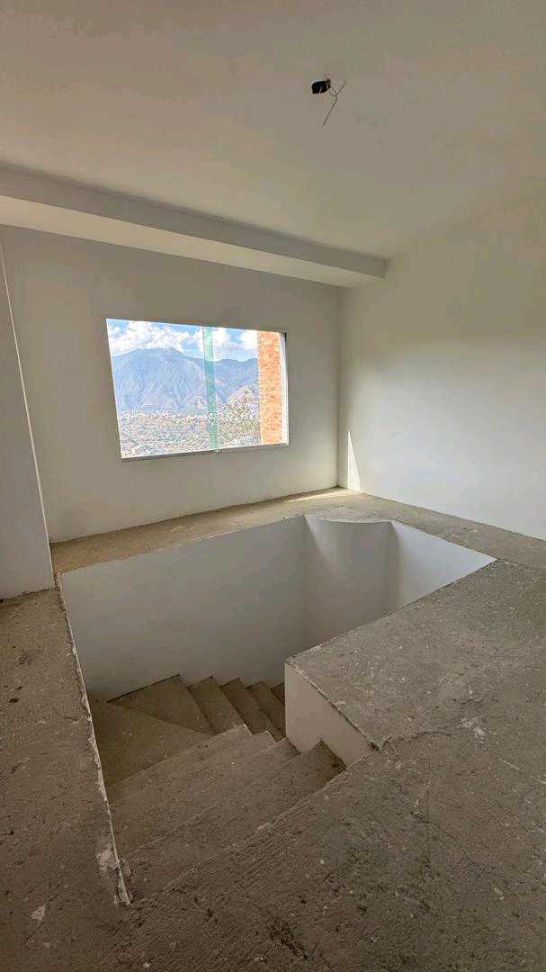 Venta Duplex obra gris Solar del Hatillo Kc