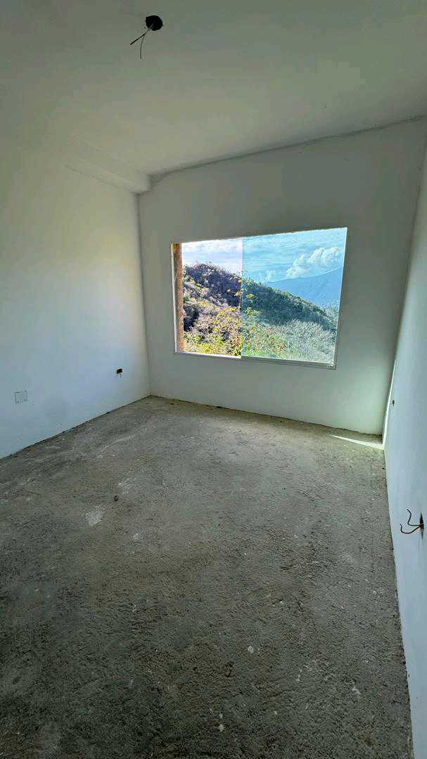 Venta Duplex obra gris Solar del Hatillo Kc