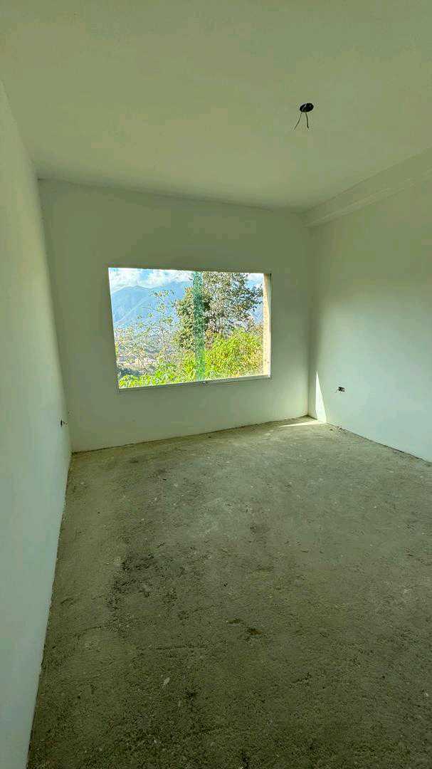 Venta Duplex obra gris Solar del Hatillo Kc