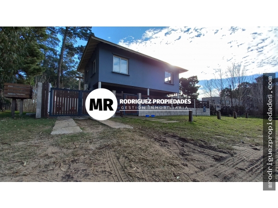 Casa en venta impecable estado . Retasada! - US$115,000 USD