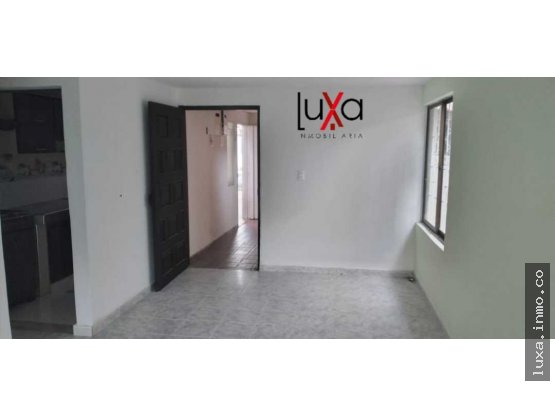 LUXA VENDE APTO EDIFICIO ALTOS DE STA CATALINA .SANTA INES PRIMER PISO ...