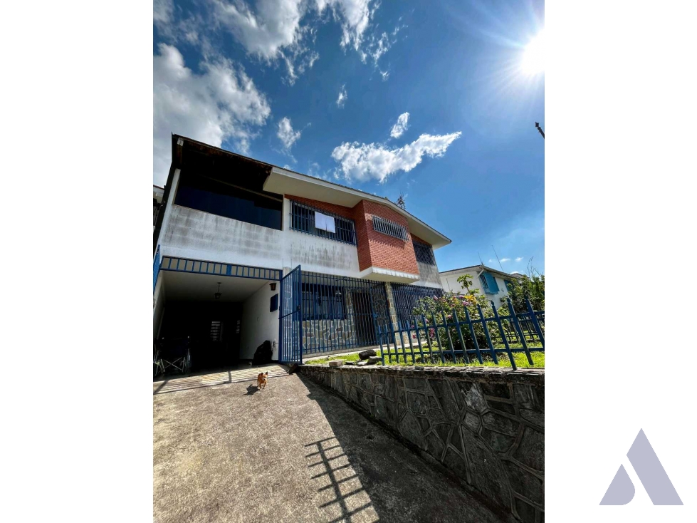 Vendo casa para actualizae 235m2 Los Castores San Antonio 9357