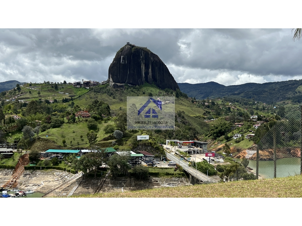 Casa tradicional hermoso lote vista panoramica piedra del Peñol