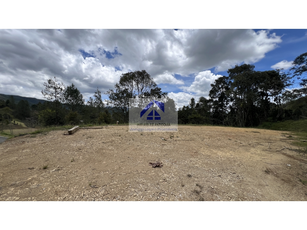 Lote en el Retiro parcelación con bosques nativos vías pavimentadas