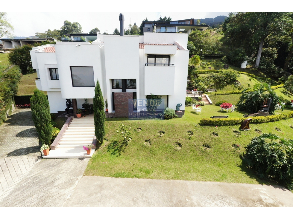Exclusiva casa de campo en San Lucas con cascada natural y vista
