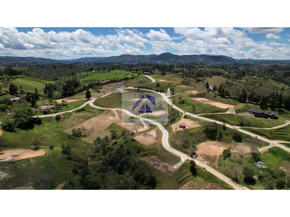 Lote en parcelación a 7 minutos del Aeropuerto vista panorámica foto 8