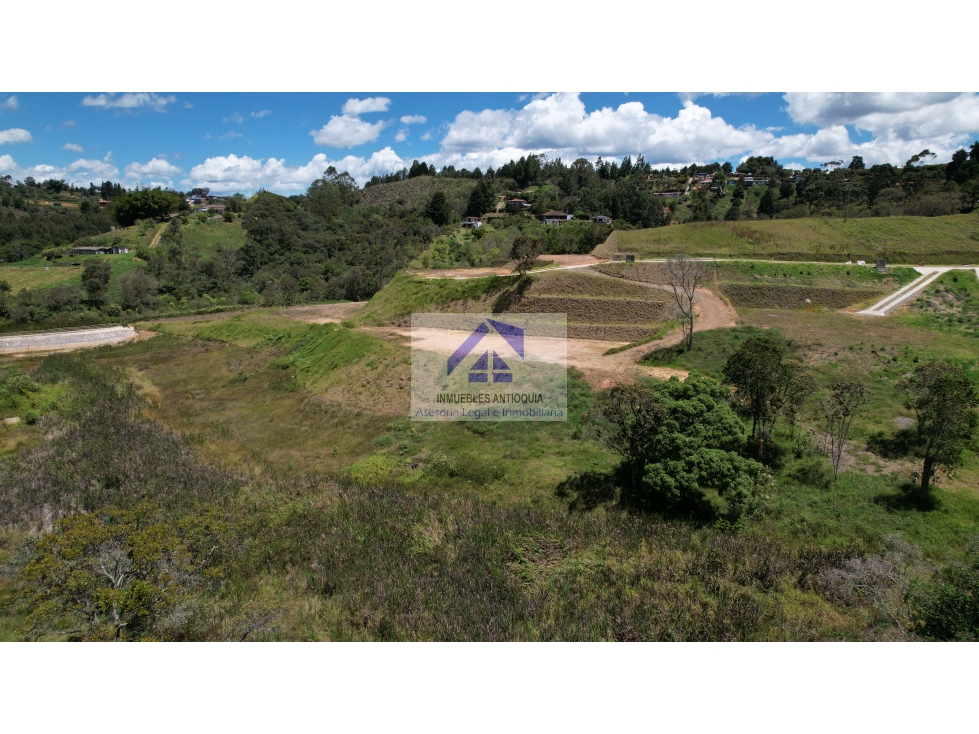Lote en parcelación a 7 minutos del Aeropuerto vista panorámica foto 3
