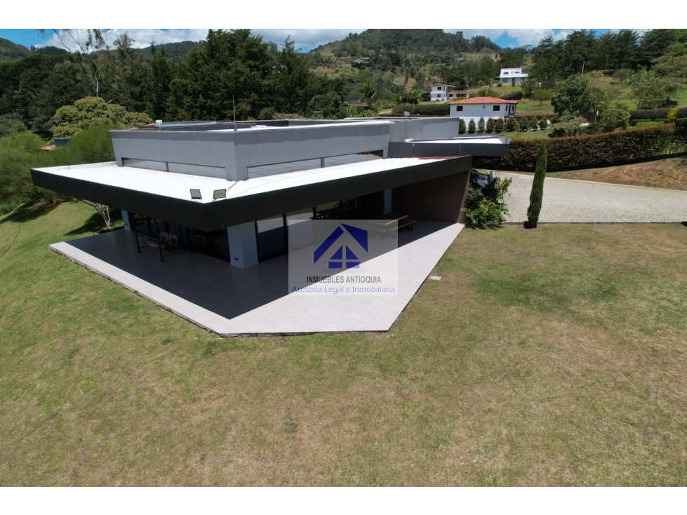 Casa Finca Venta Rionegro con Caballerizas y Cancha Fútbol picadero