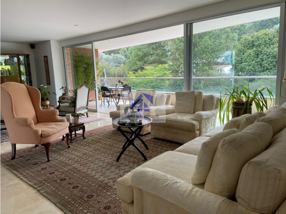 Apartamento en Los Balsos vista verde 3 balcones 3 parqueaderos