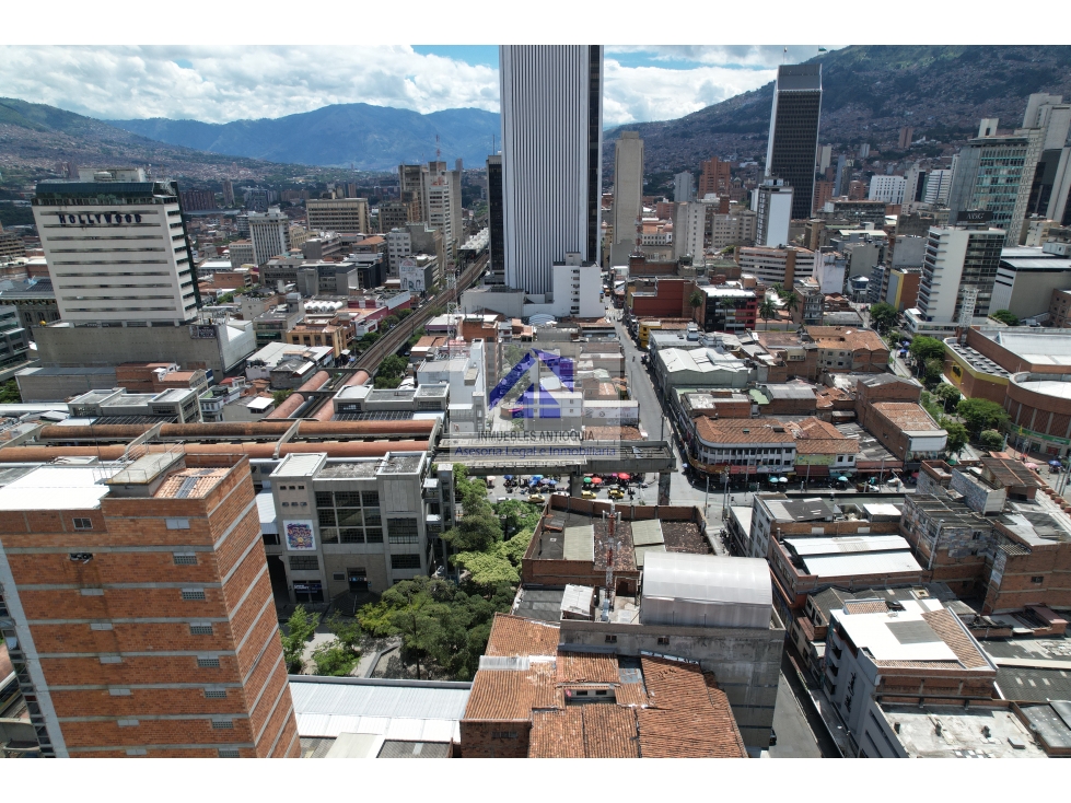 Edificio 3 locales y 6 oficinas centro de medellin frente estacion