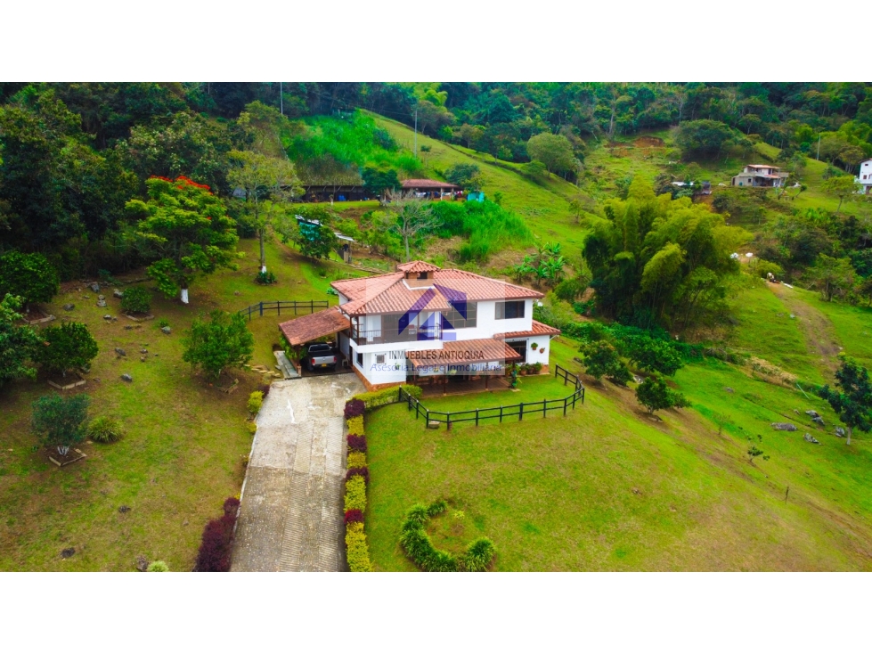 Casa finca 5 caballerizas hermosa vista Girardota amoblada