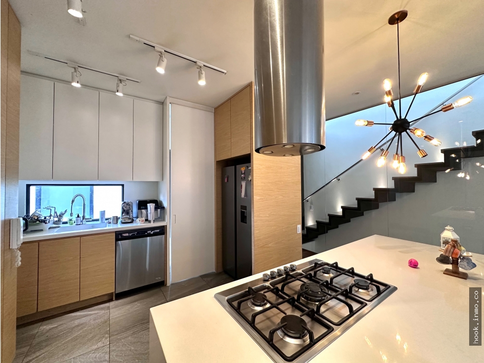 venta y arriendo PH triplex en Chico reservado