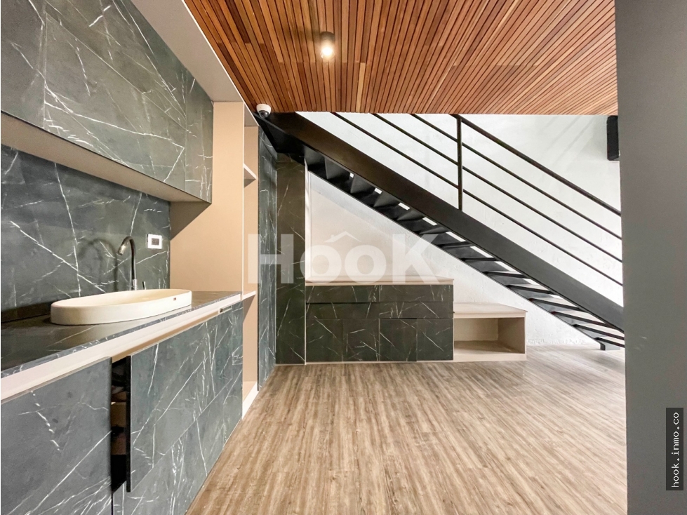 VENDEMOS Y/O ARRENDAMOS MODERNA OFICINA – NORTH POINT