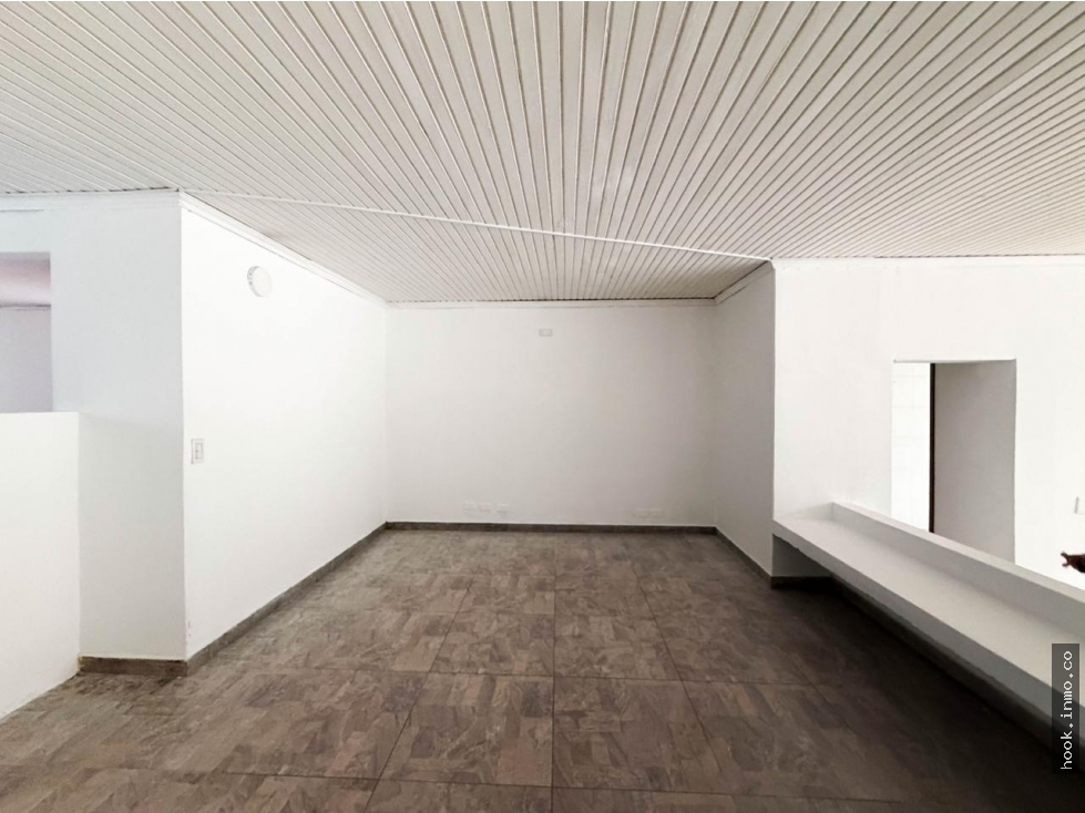 Arriendo casa comercial en Chicó reservado