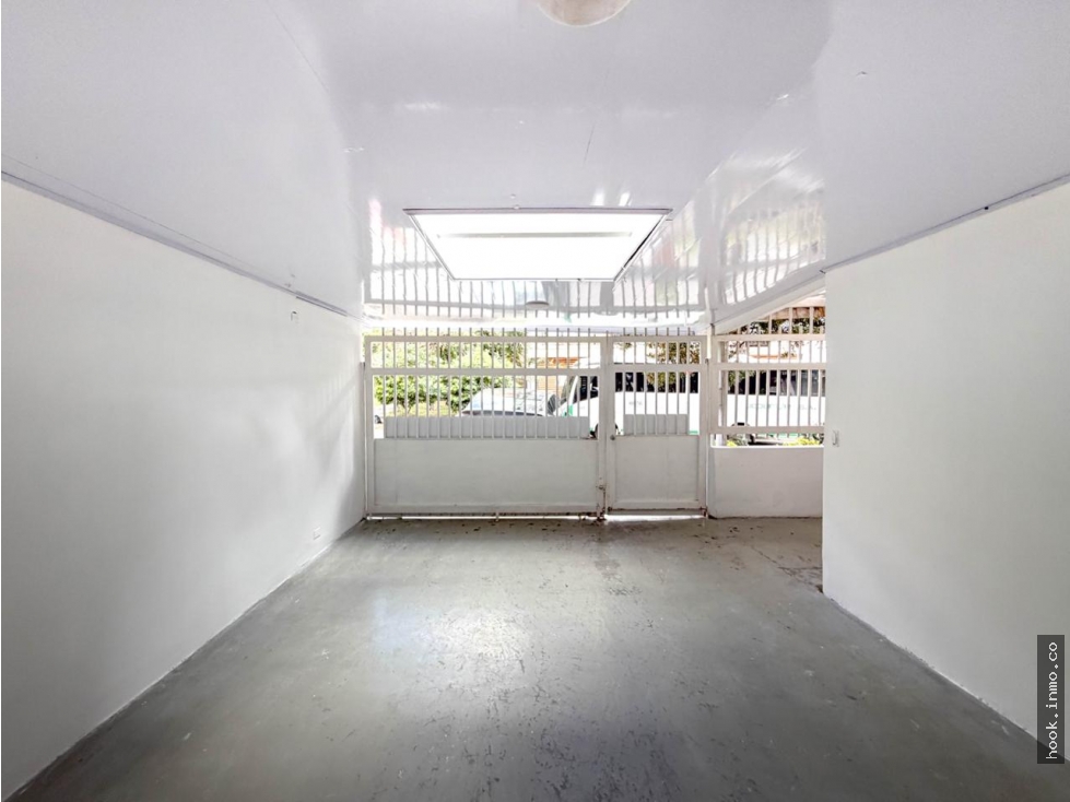 Arriendo casa comercial en Chicó reservado