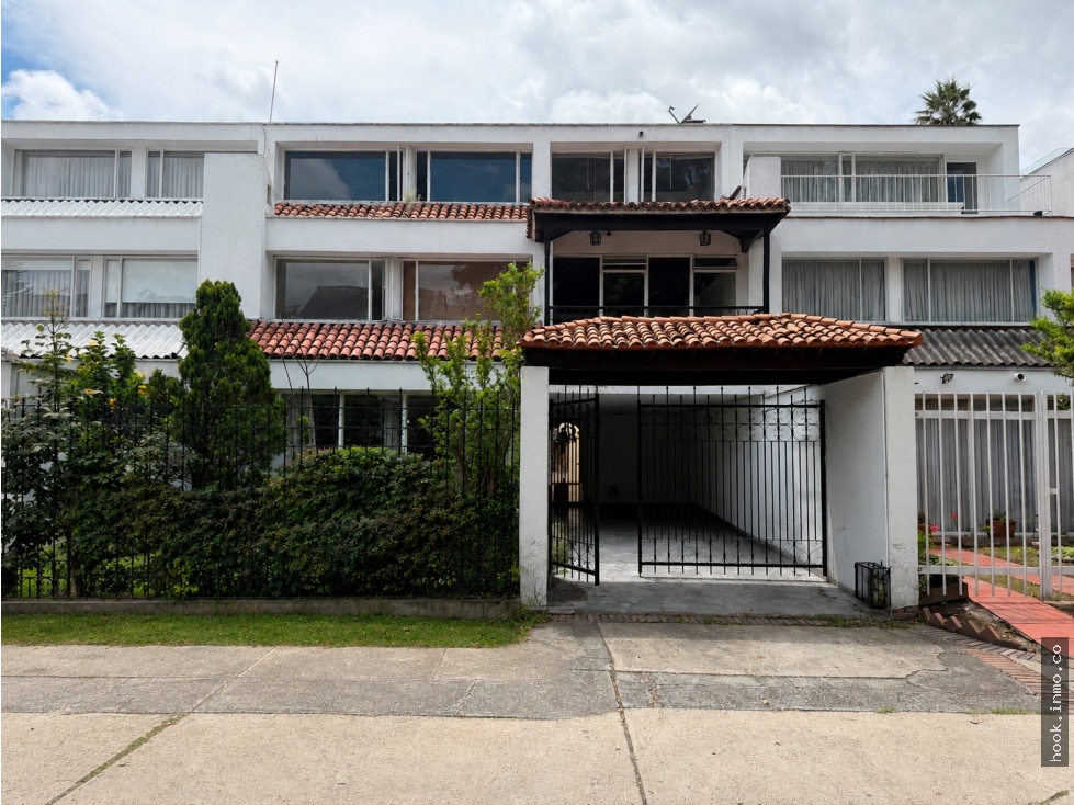 Casa amplia de 3 niveles en Niza Córdoba – 335 m² construidos