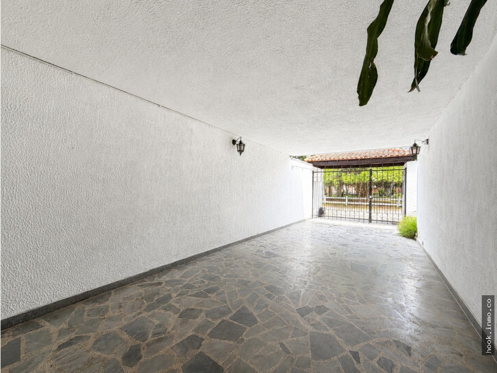 Casa amplia de 3 niveles en Niza Córdoba – 335 m² construidos