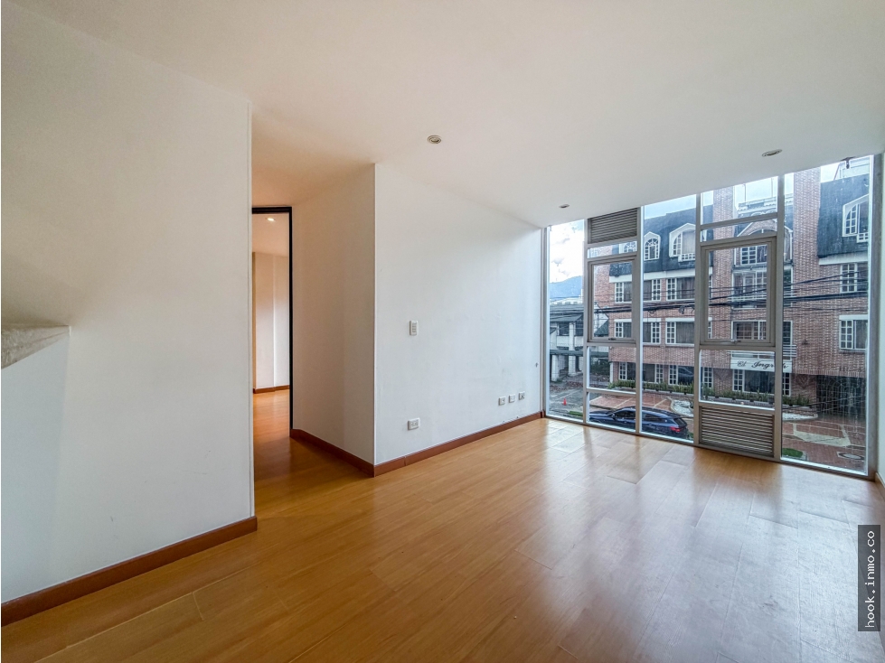 VENTA APARTAMENTO EXTERIOR CON TERRAZA EN SANTA BÁRBARA CENTRAL