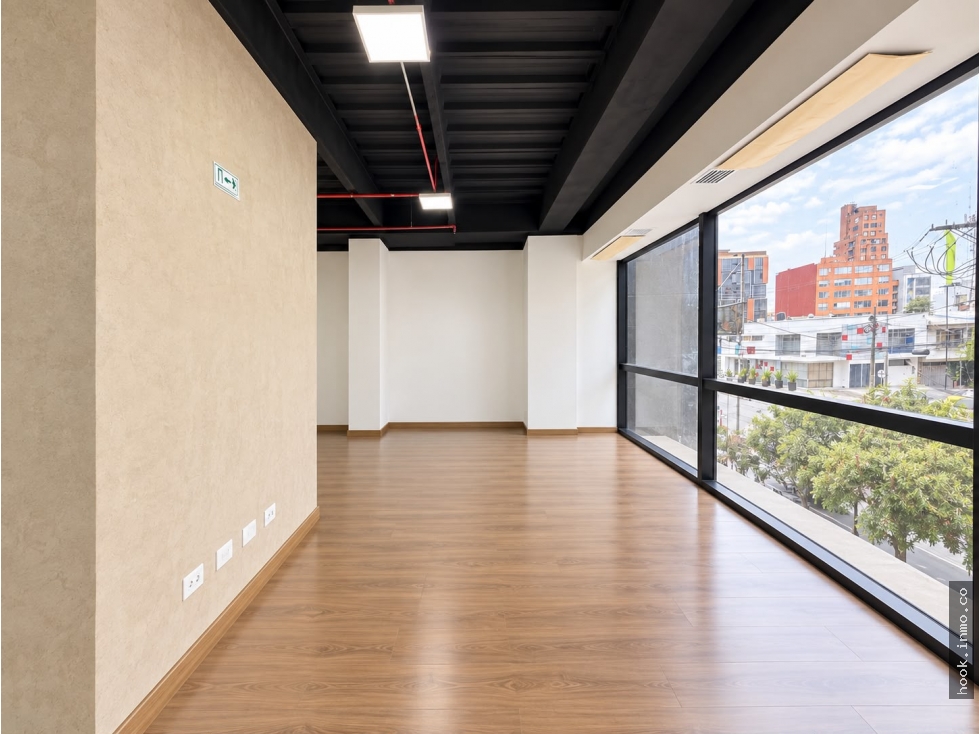 Arriendo oficina 90 M2 en la 123 con 7