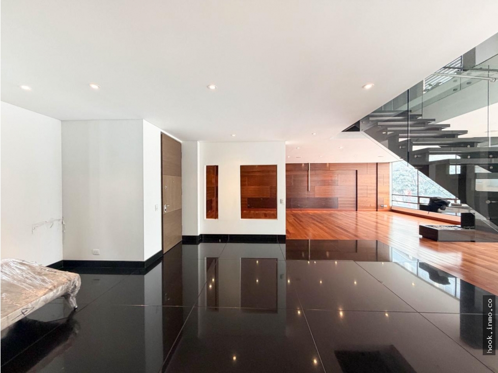 Vendo apto duplex con Club House 328 M2 Chicó Norte