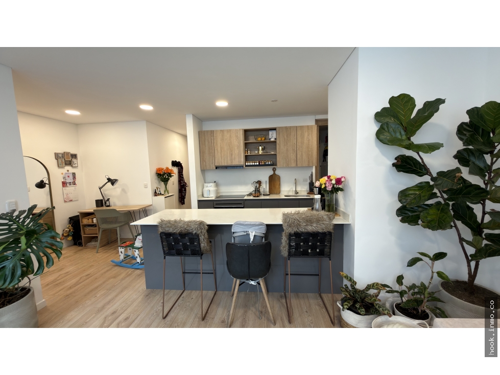 APARTAMENTO MODERNO Y BIEN DISTRIBUIDO EN SANTA BÁRBARA