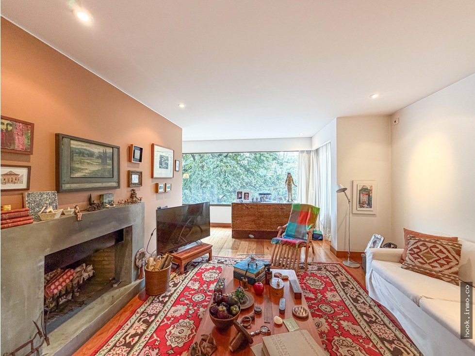 Apartamento en venta en La Cabrera con amplia terraza