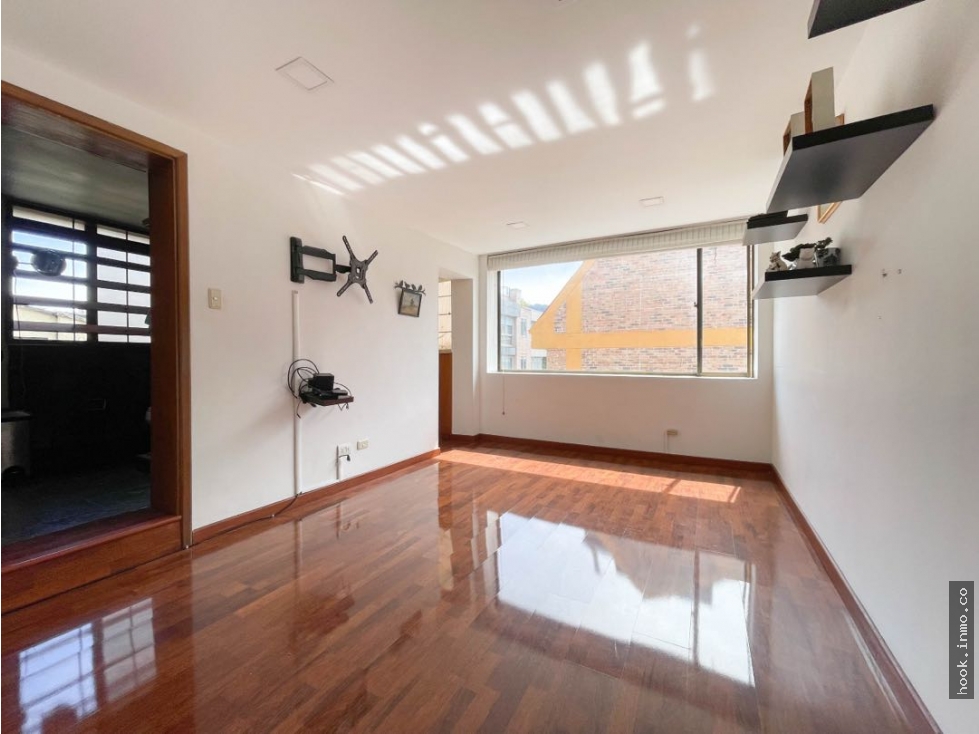 Se vende apartamento para remodelar en Santa Paula