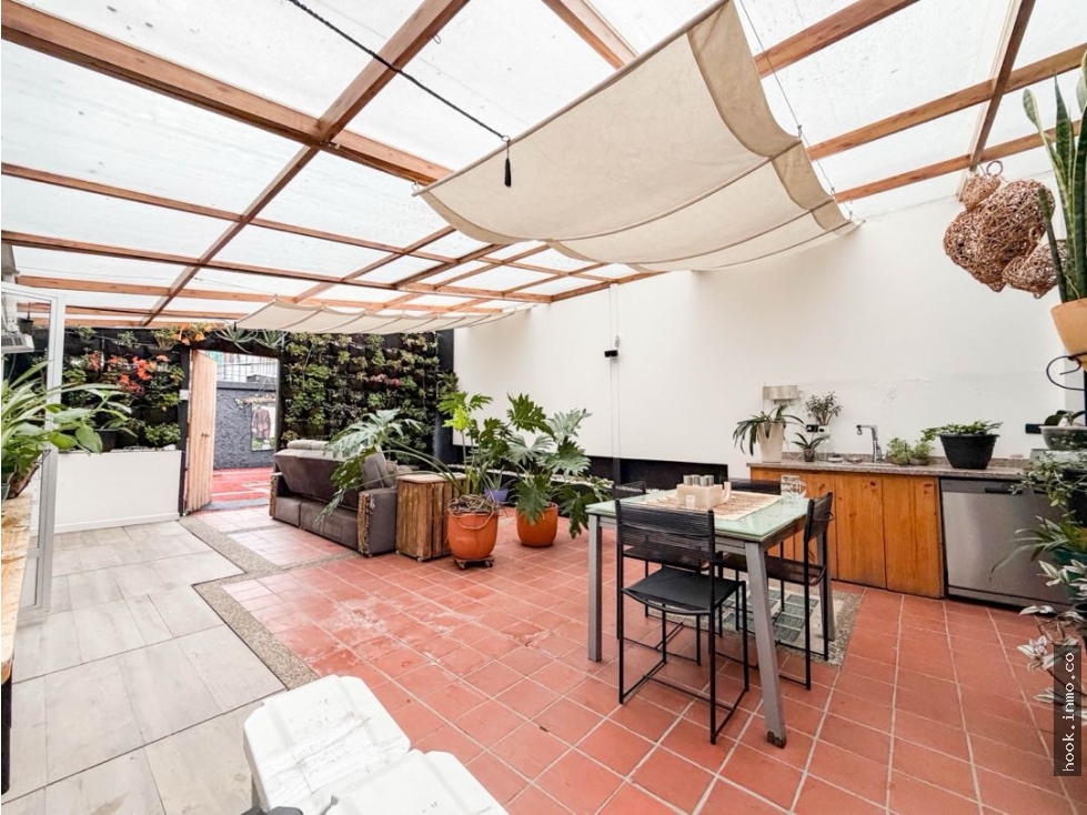Se vende apartamento remodelado con terraza en Santa Bibiana