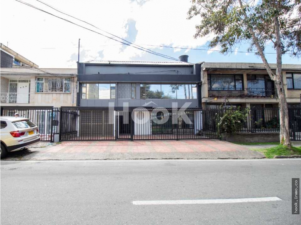 Se vende casa para uso comercial en el Parkway