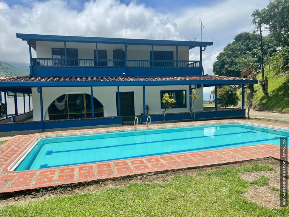 VENT DE FINCA EN FREDONIA, SUROESTE DE ANTIOQUIA.