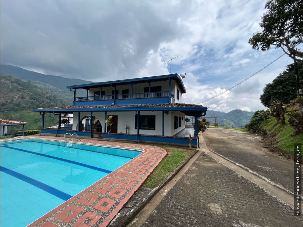 VENT DE FINCA EN FREDONIA, SUROESTE DE ANTIOQUIA.