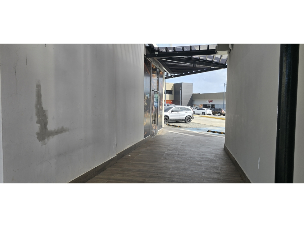 Se Alquilan Locales Comerciales en Plaza Central de Costa Verde — foto 2