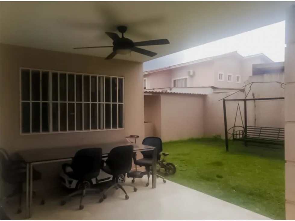 Venta de Hermosa Casa en P.H. Novona en Brisas del Golf — foto 2