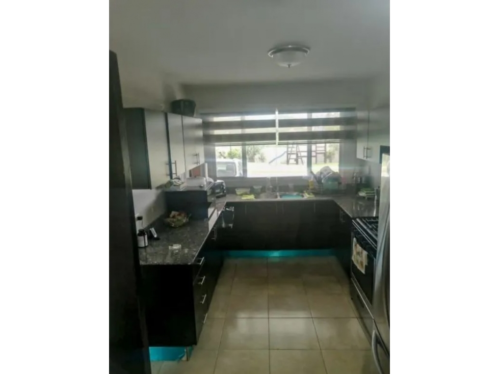 Venta de Hermosa Casa en P.H. Novona en Brisas del Golf — foto 3